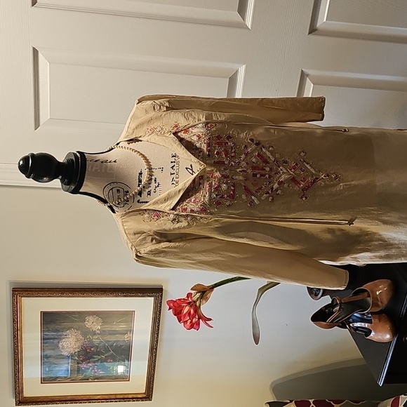 Chico Embroidered, Sequined Beige Tunic with Tie Neck, Size 8-10 - Picture 5 of 13